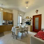 50 Metri Dal Mare Trilocale In Centro Con A/c