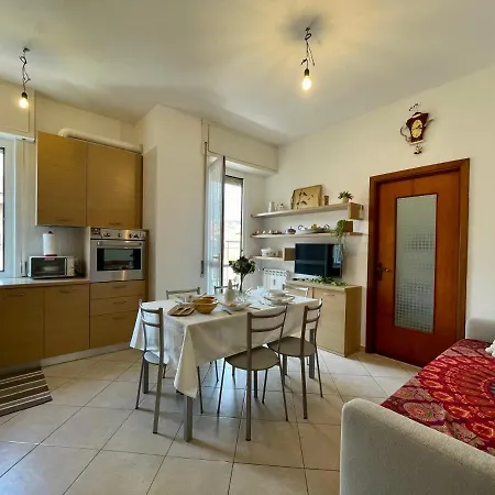 [50 Metri Dal Mare] Trilocale In Centro Con A/c