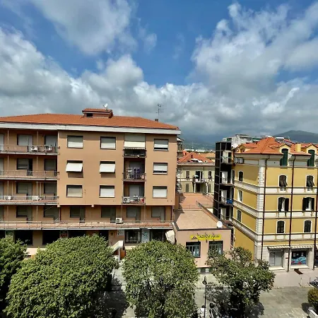 Appartamento [50 Metri Dal Mare] Trilocale In Centro Con A/c *