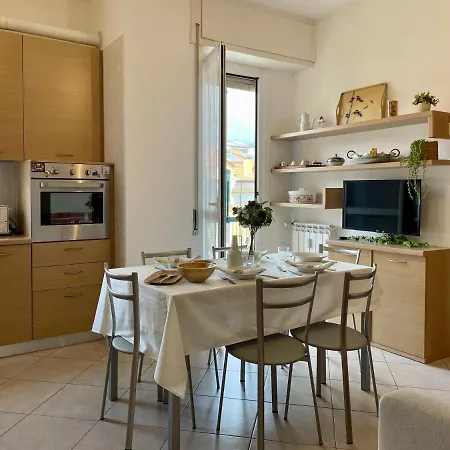 50 Metri Dal Mare Trilocale In Centro Con A/c Апартаменты *