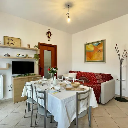 Appartamento [50 Metri Dal Mare] Trilocale In Centro Con A/c Loano