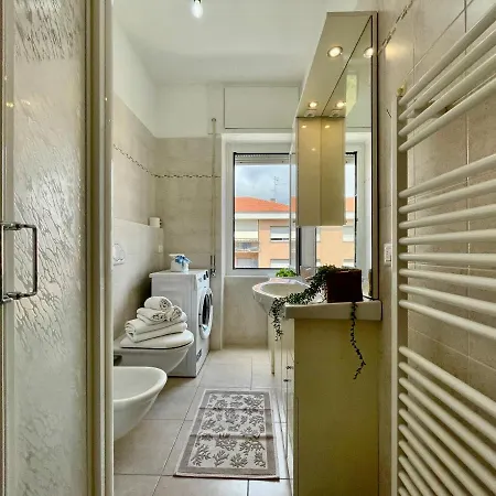 [50 Metri Dal Mare] Trilocale In Centro Con A/c Loano