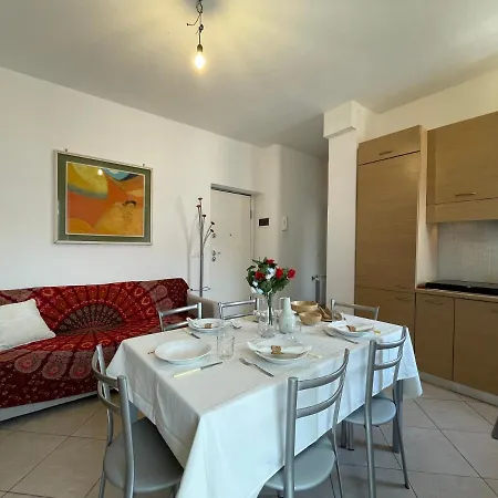 Appartamento [50 Metri Dal Mare] Trilocale In Centro Con A/c Loano